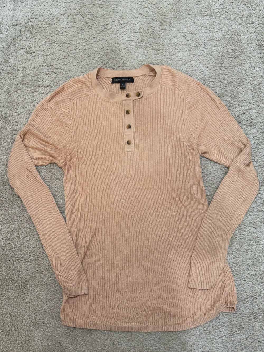 Banana Republic women’s Tan Ribbed Henley Long-Sleeve lightweight sweater size s